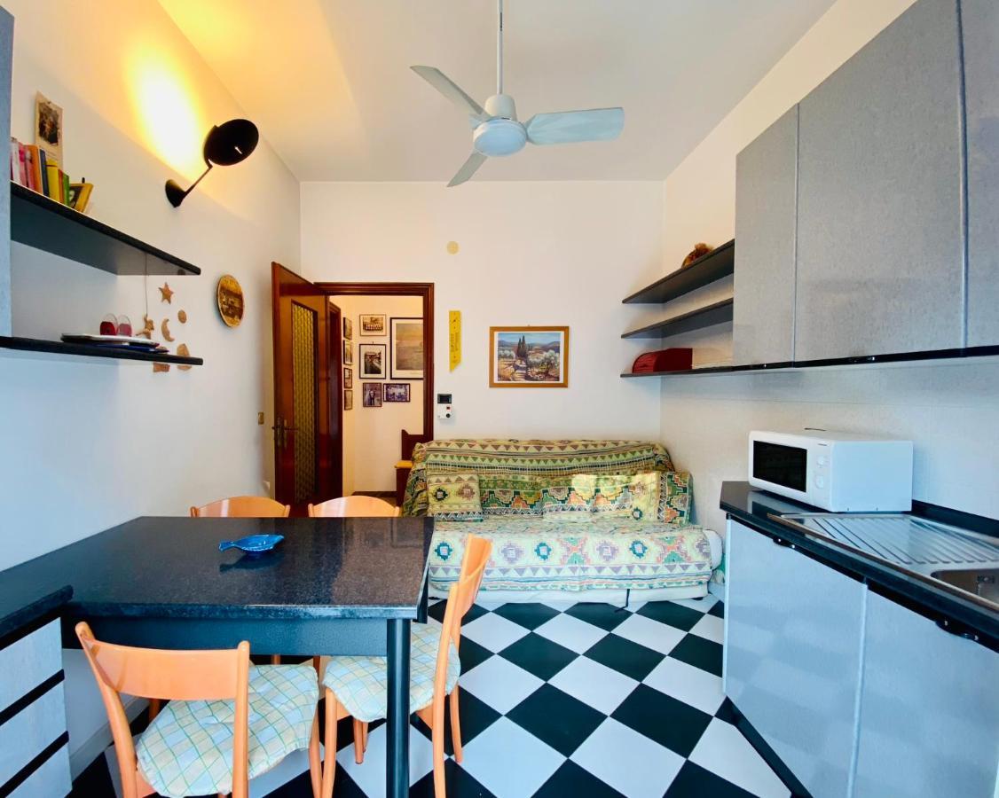 Апартаменты Hostdomus - Bilocale Sul Borgo Финале Лигуре Экстерьер фото